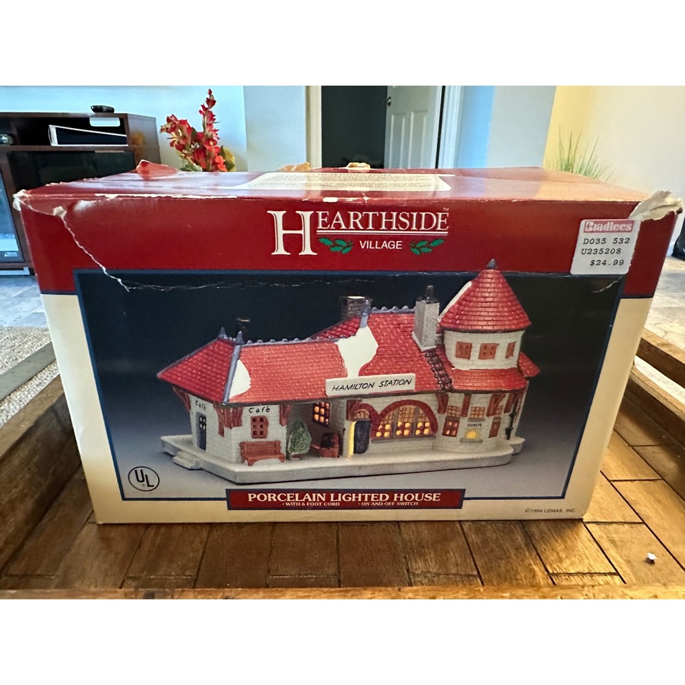 Lemax Hearthside Village Hamilton Station Porcelain Lighted House‎ 1994 EUC